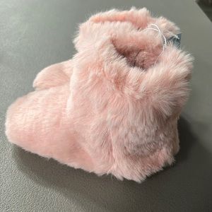 NWT Blush Dallas House-shoes (7-8)